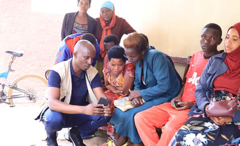 Kayanza-Ngozi : PAEEJ au fin fond des collines pour le suivi des projets d’élevage de porcs